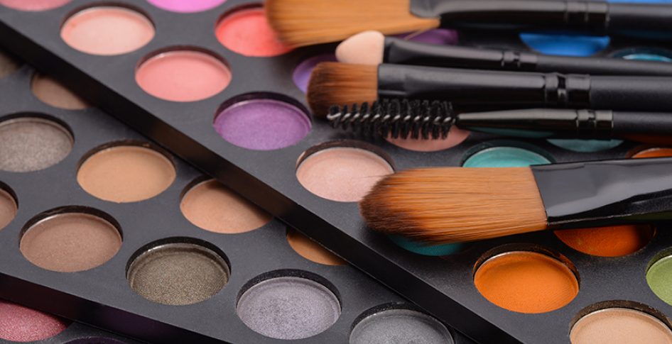 Ten Rules for Wearing Cosmetics